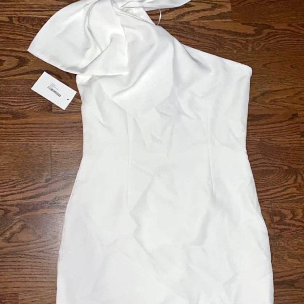 Elegant White One-Shoulder Dress